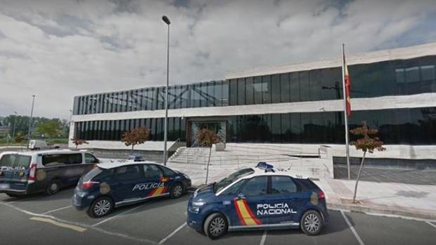 Exterior de la comisaría de Miranda de Ebro donde fue localizado el presunto autor de la violación
